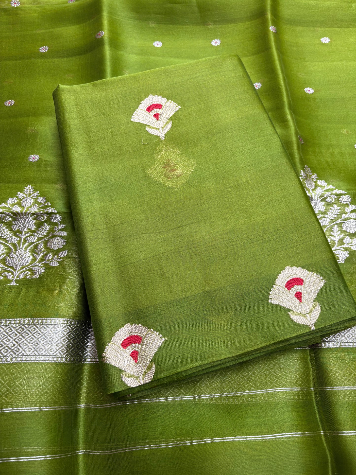 Green kora kadhwa piece suit set