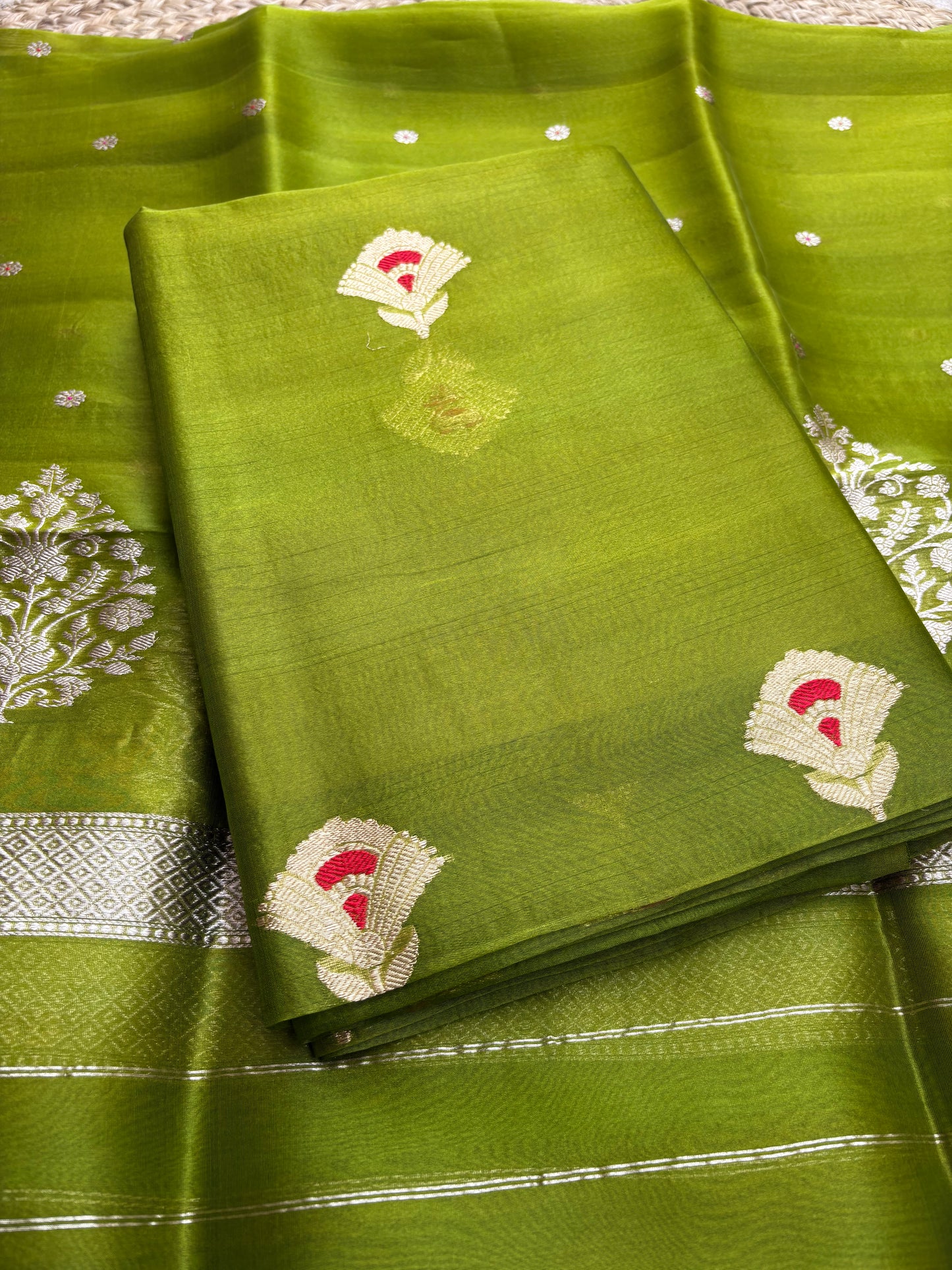 Green kora kadhwa piece suit set