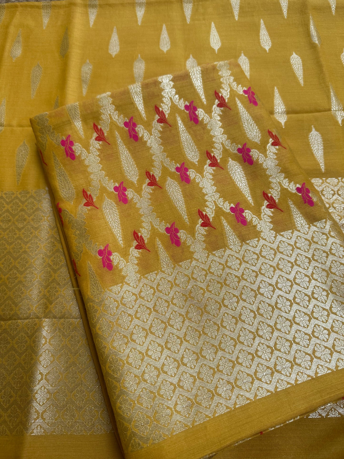 Yellow moonga silk meendar 3 piece suit set