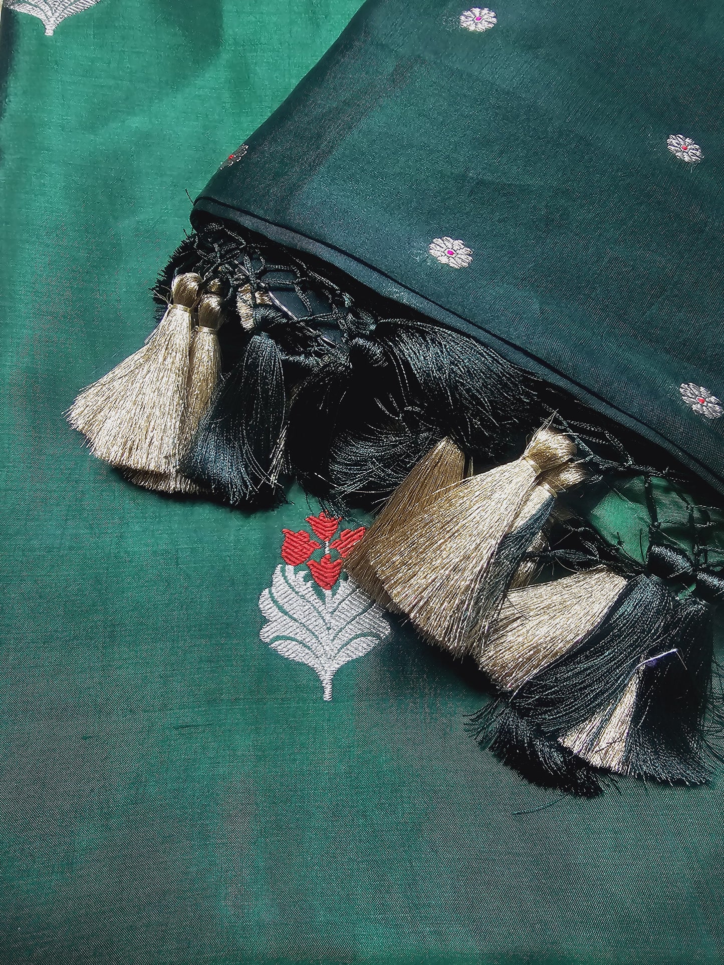 Bottle green chiniya silk kurta, kora silk dupatta, plain bottom.