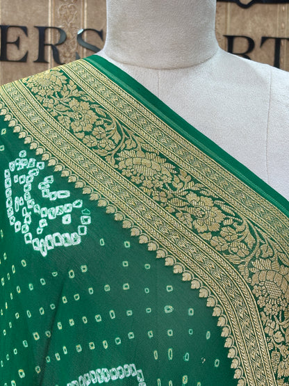 Green Khaddi georgette kadhwa border bandhani dupatta