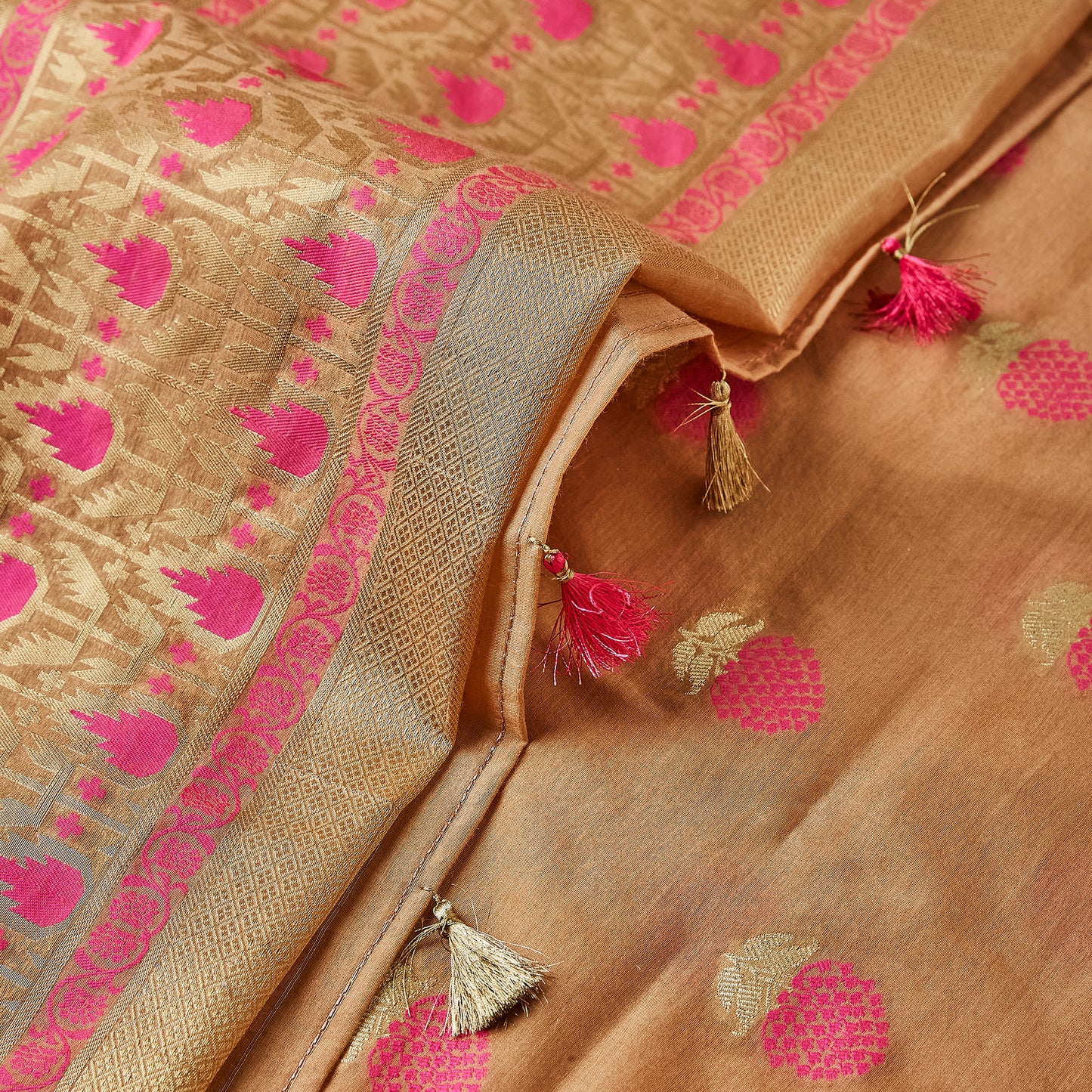 Pink flower booti kurta and full jaal weaving dupatta, plain bottom