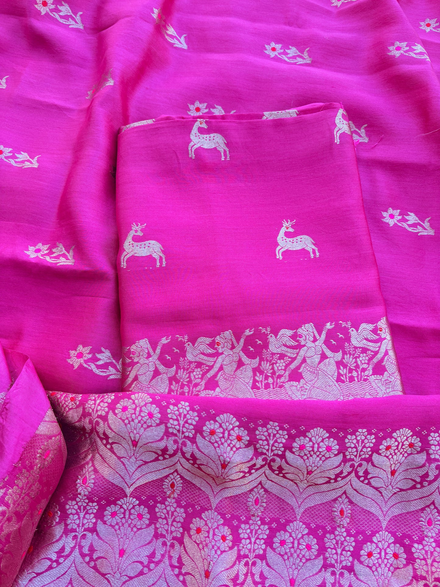 Pink Chiniya silk kadhwa figure design suit set