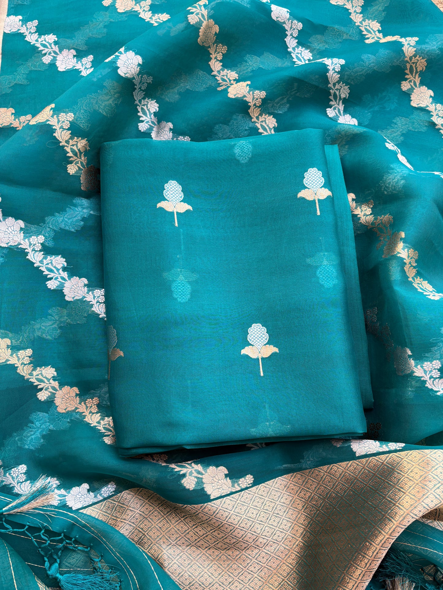 Kora silk sona rupa kadhwa suit set