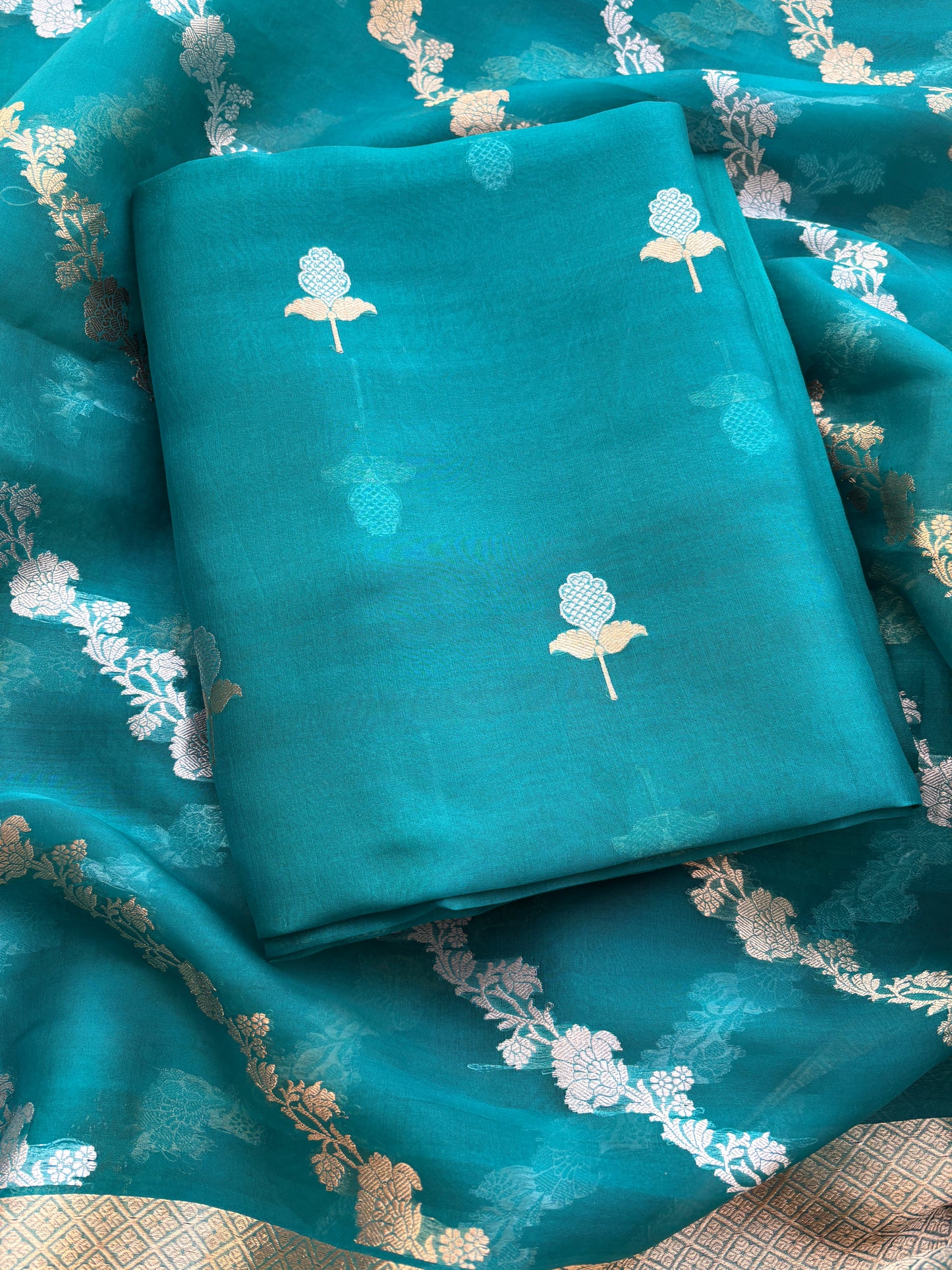 Kora silk sona rupa kadhwa suit set