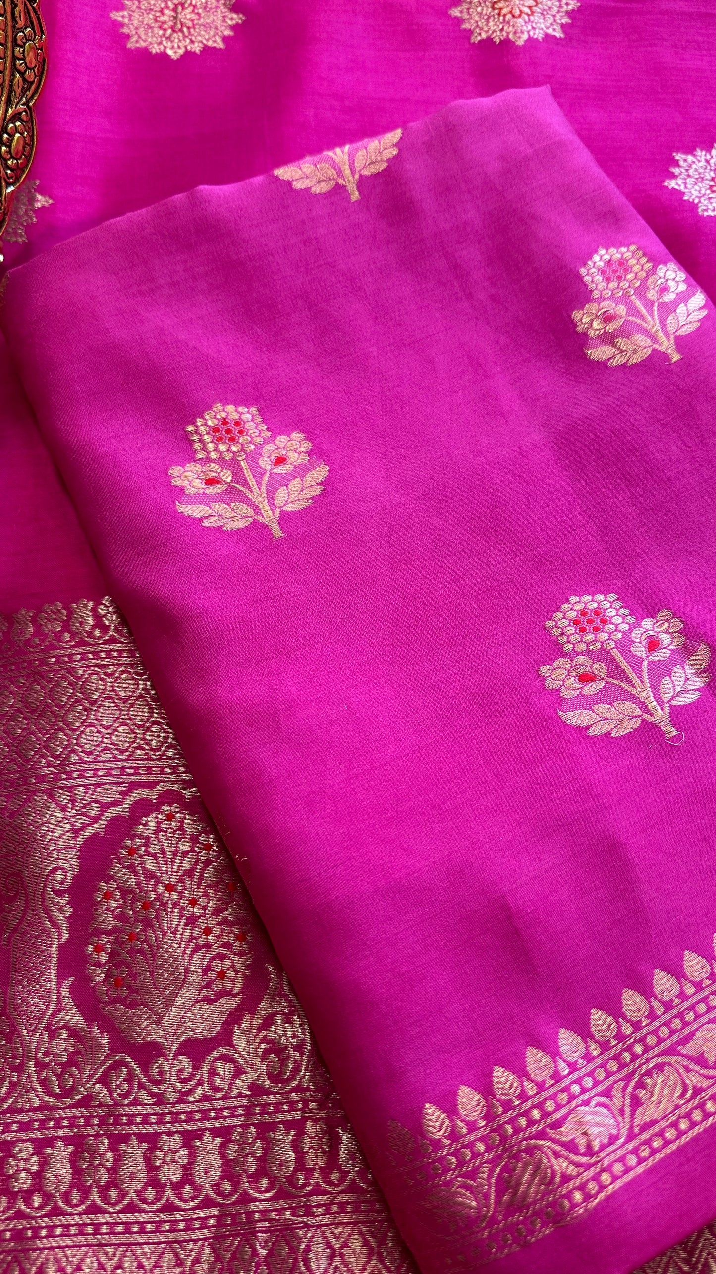 Pink meendar chiniya kurta, meendar dupatta, plain crepe bottom.