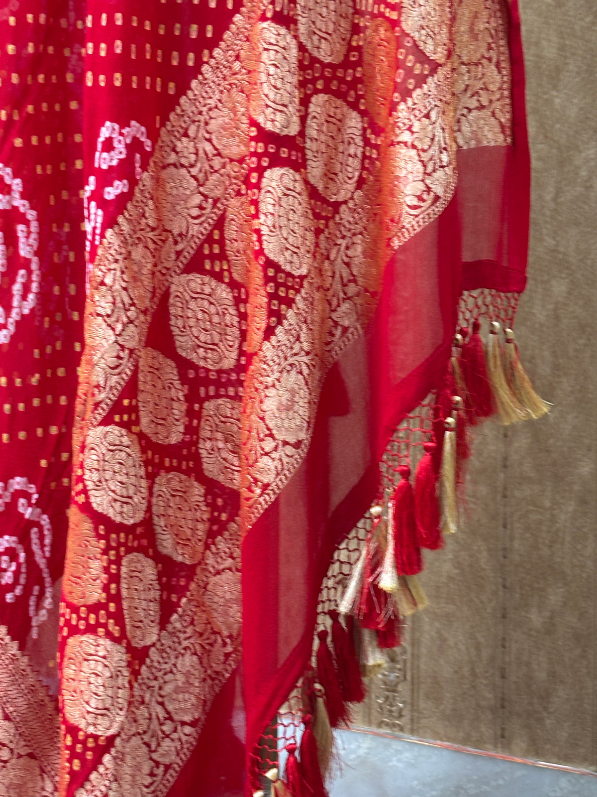 Red bandhani kadhwa border dupatta