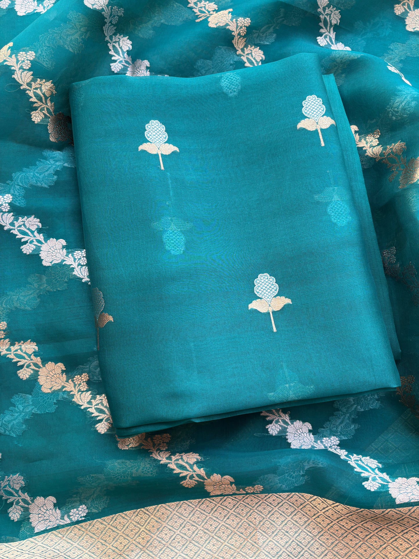 Kora silk sona rupa kadhwa suit set