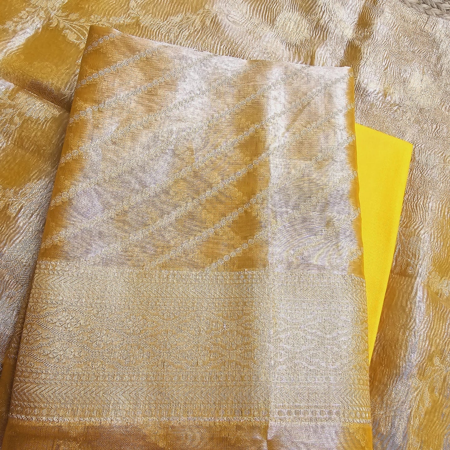 Yellow premium tissue set with cotton silk bottom.