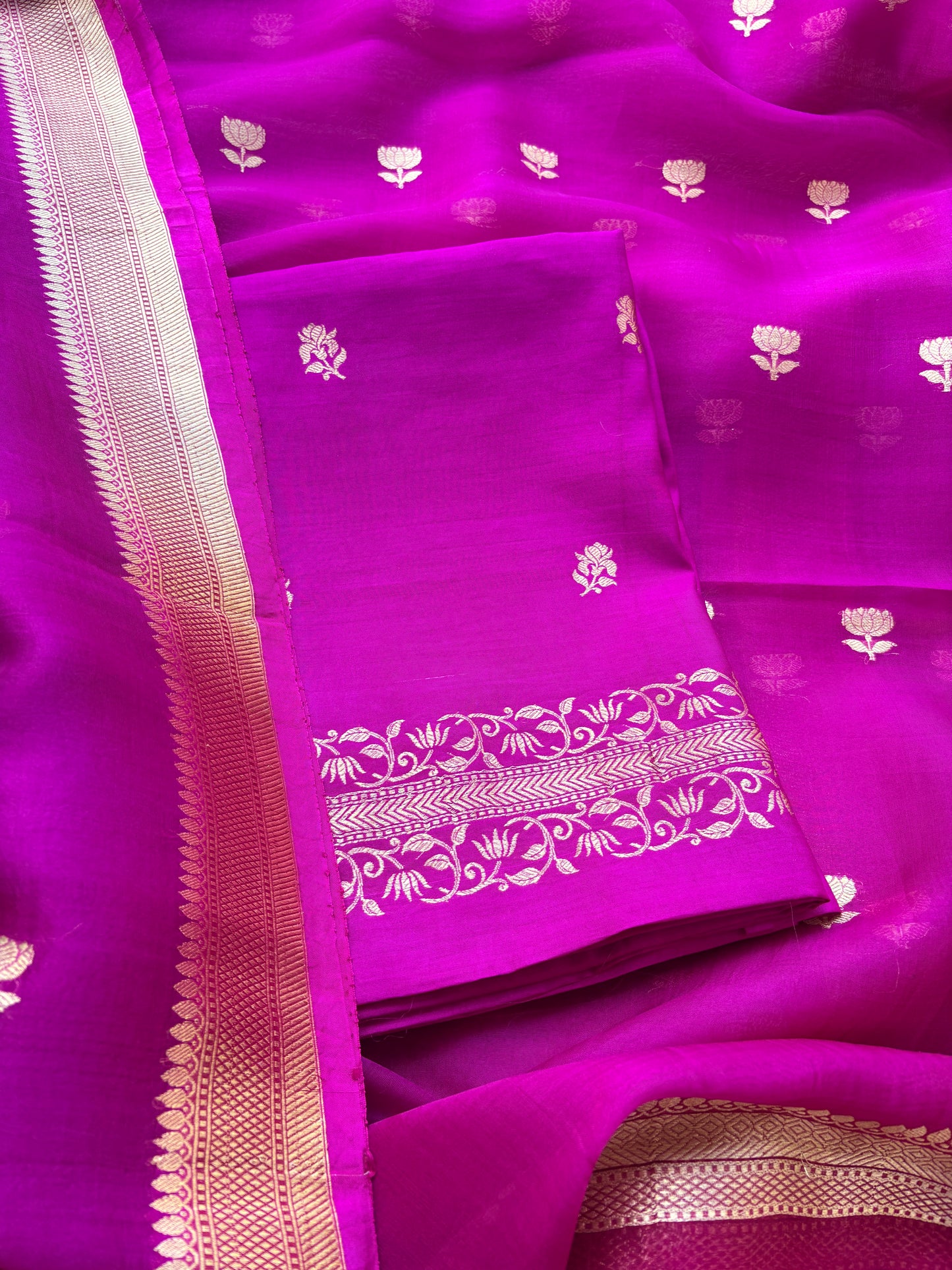 Magenta Chiniya silk with kora silk dupatta