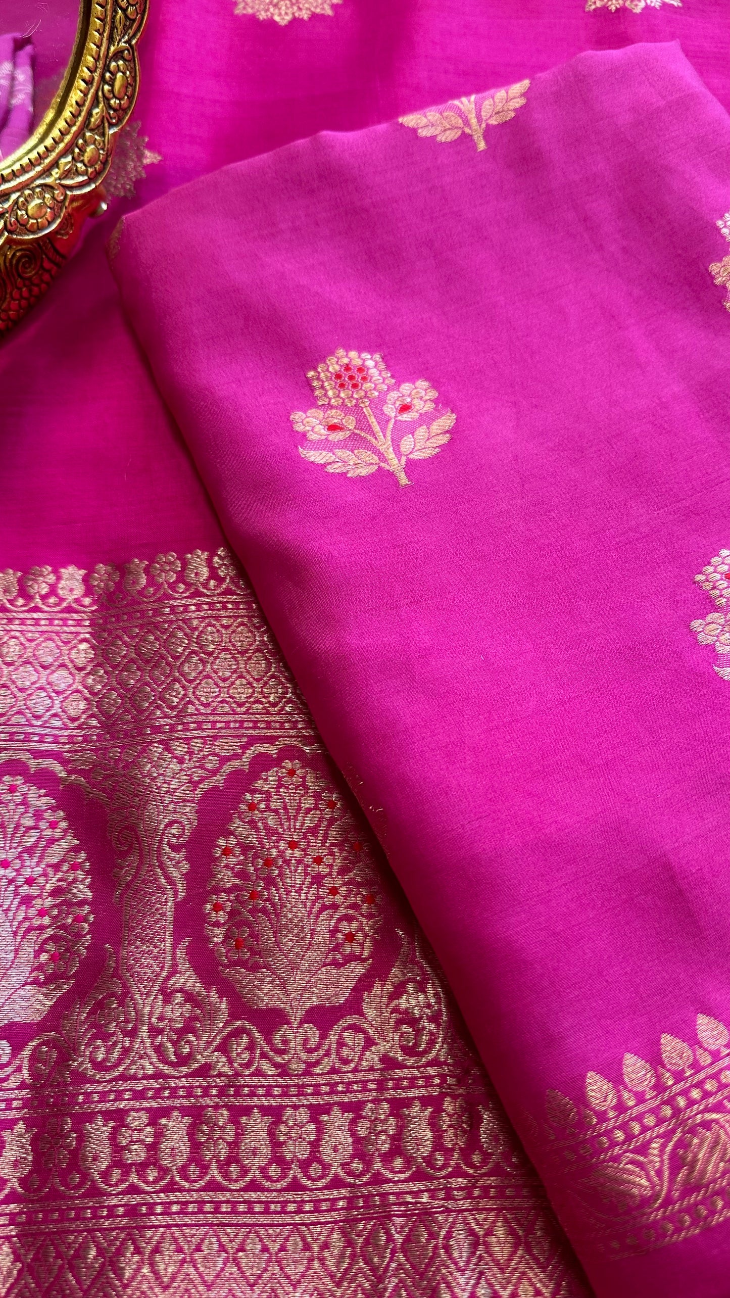 Pink meendar chiniya kurta, meendar dupatta, plain crepe bottom.