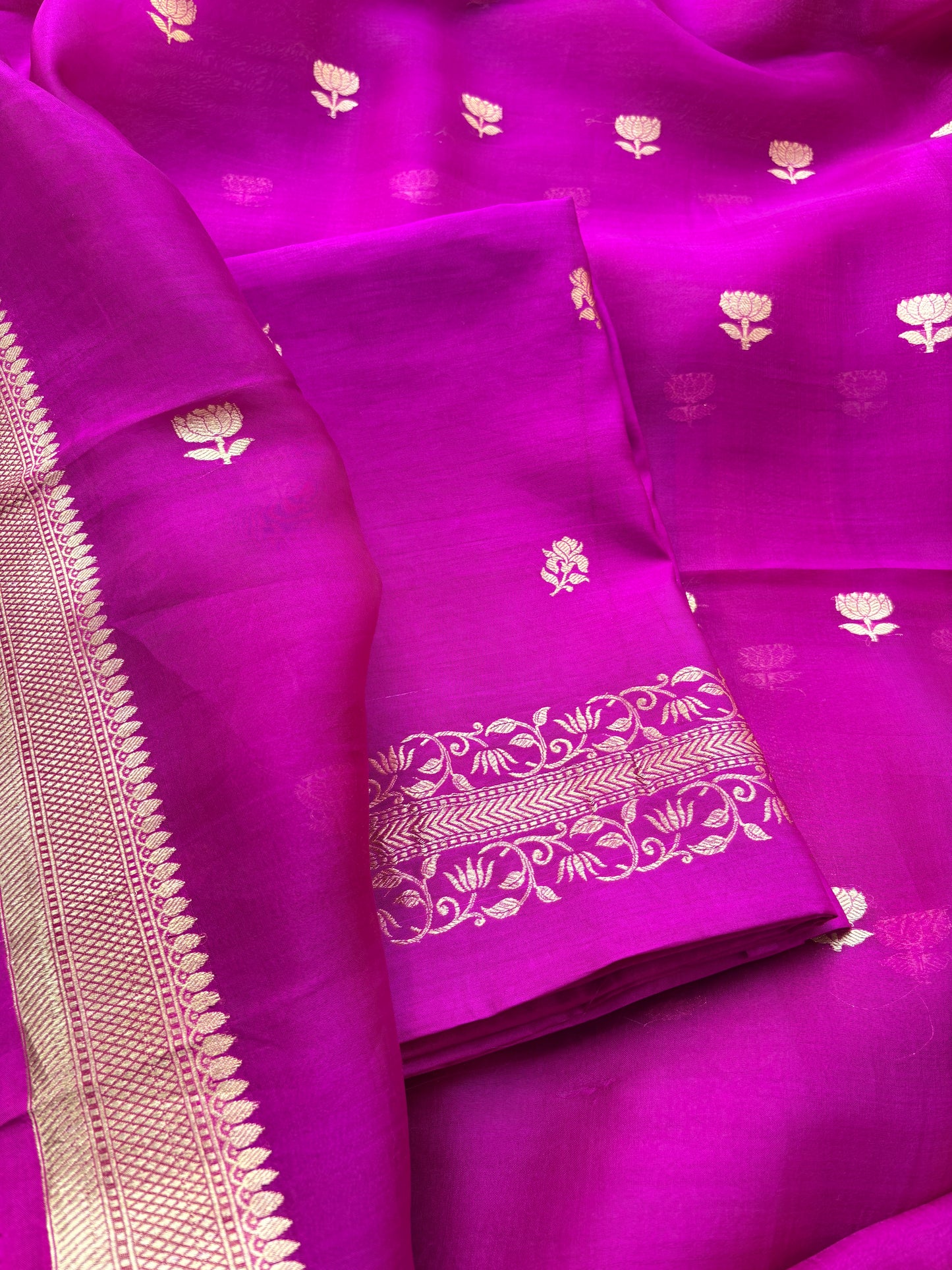 Magenta Chiniya silk with kora silk dupatta