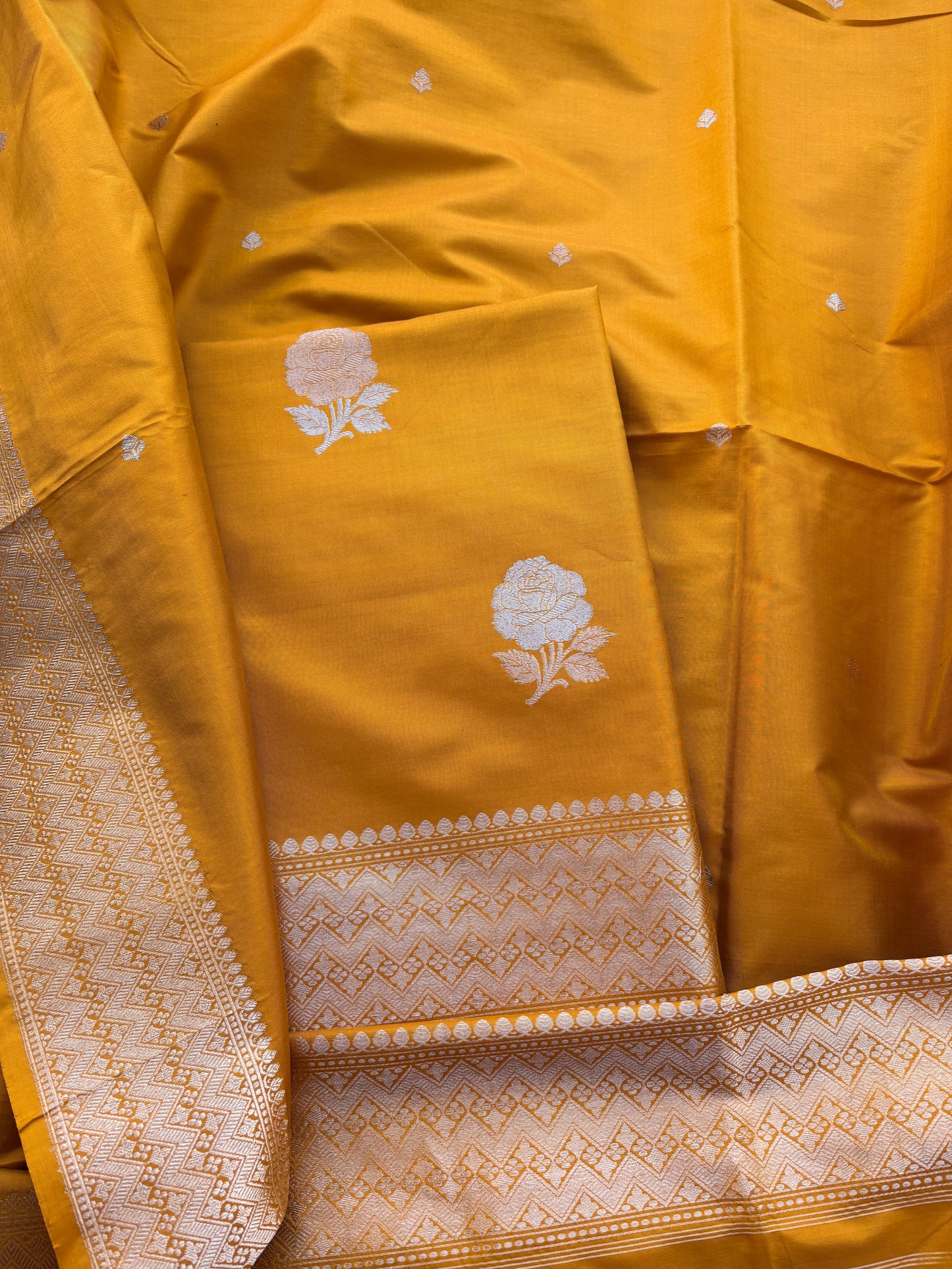 Yellow gold katan by katan suit set