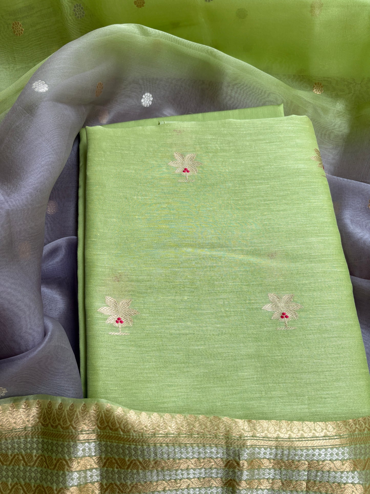 Green linen silk kurta, kora silk dupatta, plain bottom