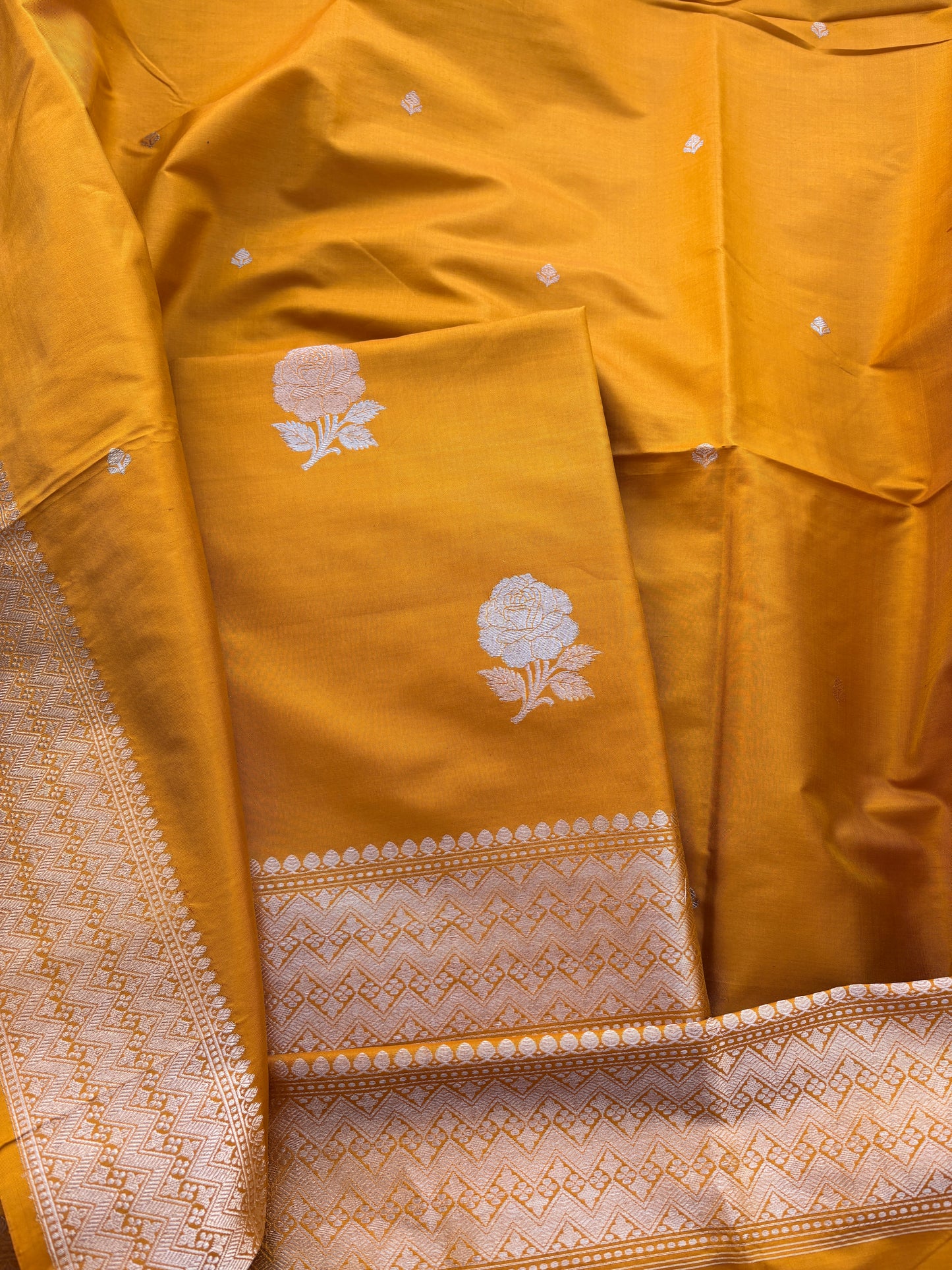 Yellow gold katan by katan suit set