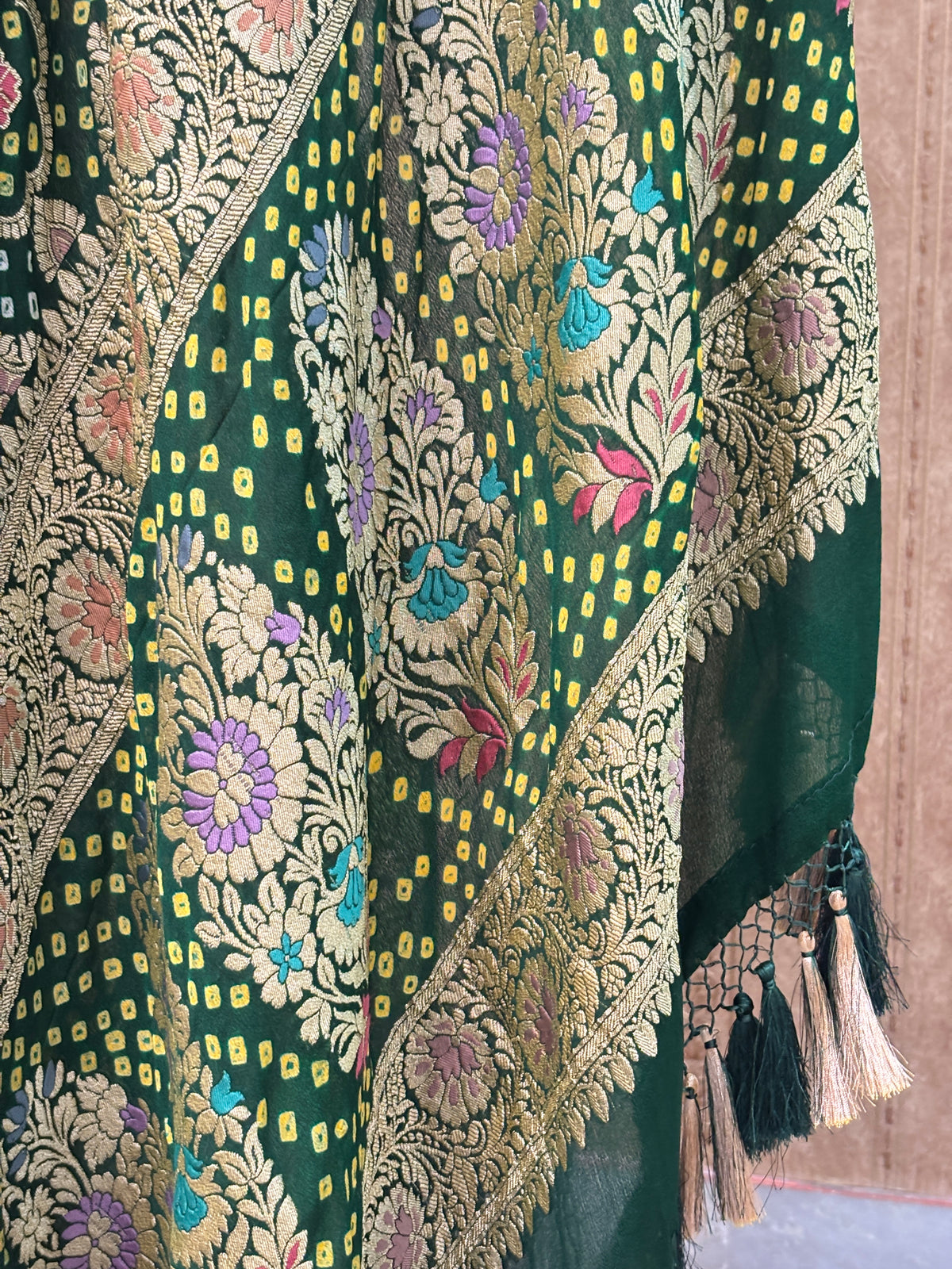Green bandhani dupatta with meenakari work