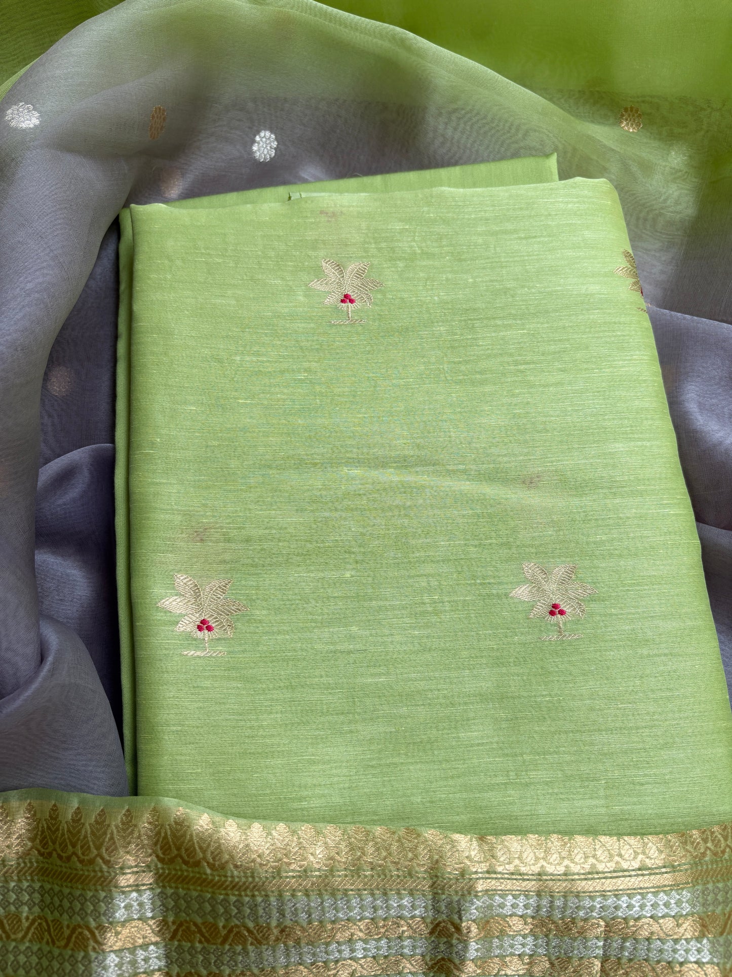 Green linen silk kurta, kora silk dupatta, plain bottom