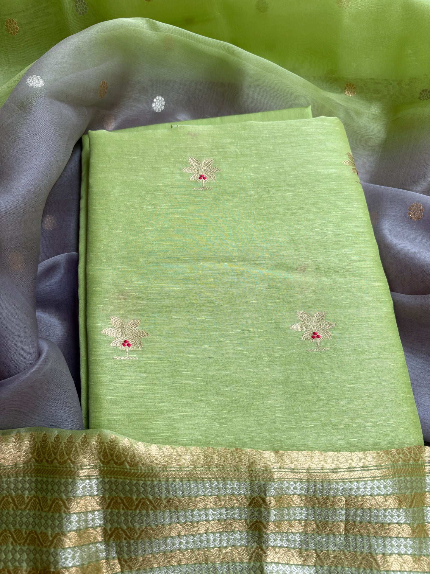 Green linen silk kurta, kora silk dupatta, plain bottom