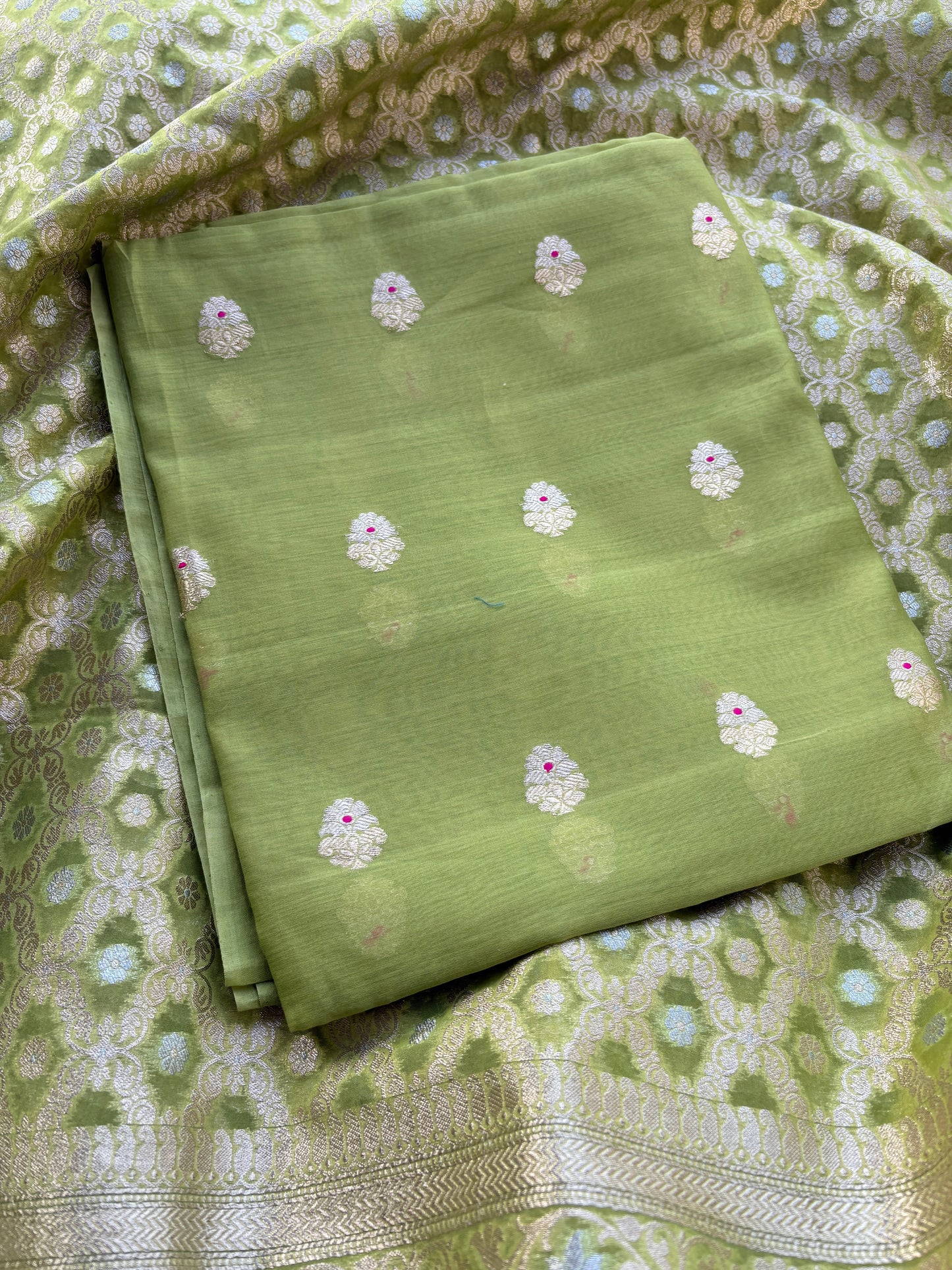 Green handloom silk with cutwork kora jaal dupatta