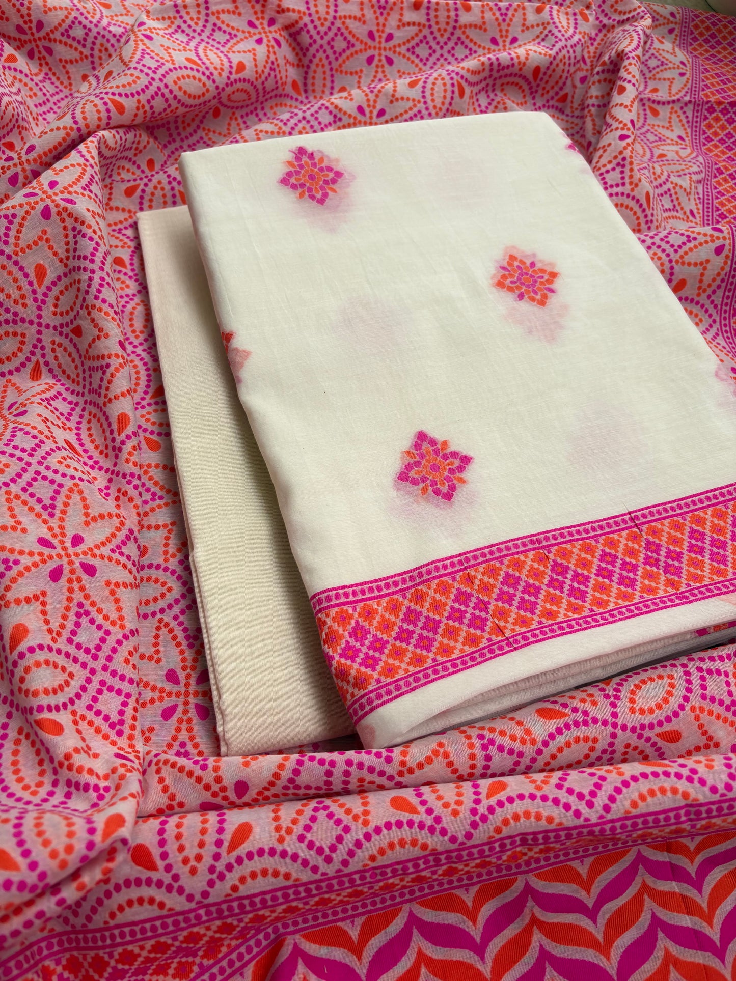 Rani pink weaving kurta,jaal weaving dupatta, plain bottom
