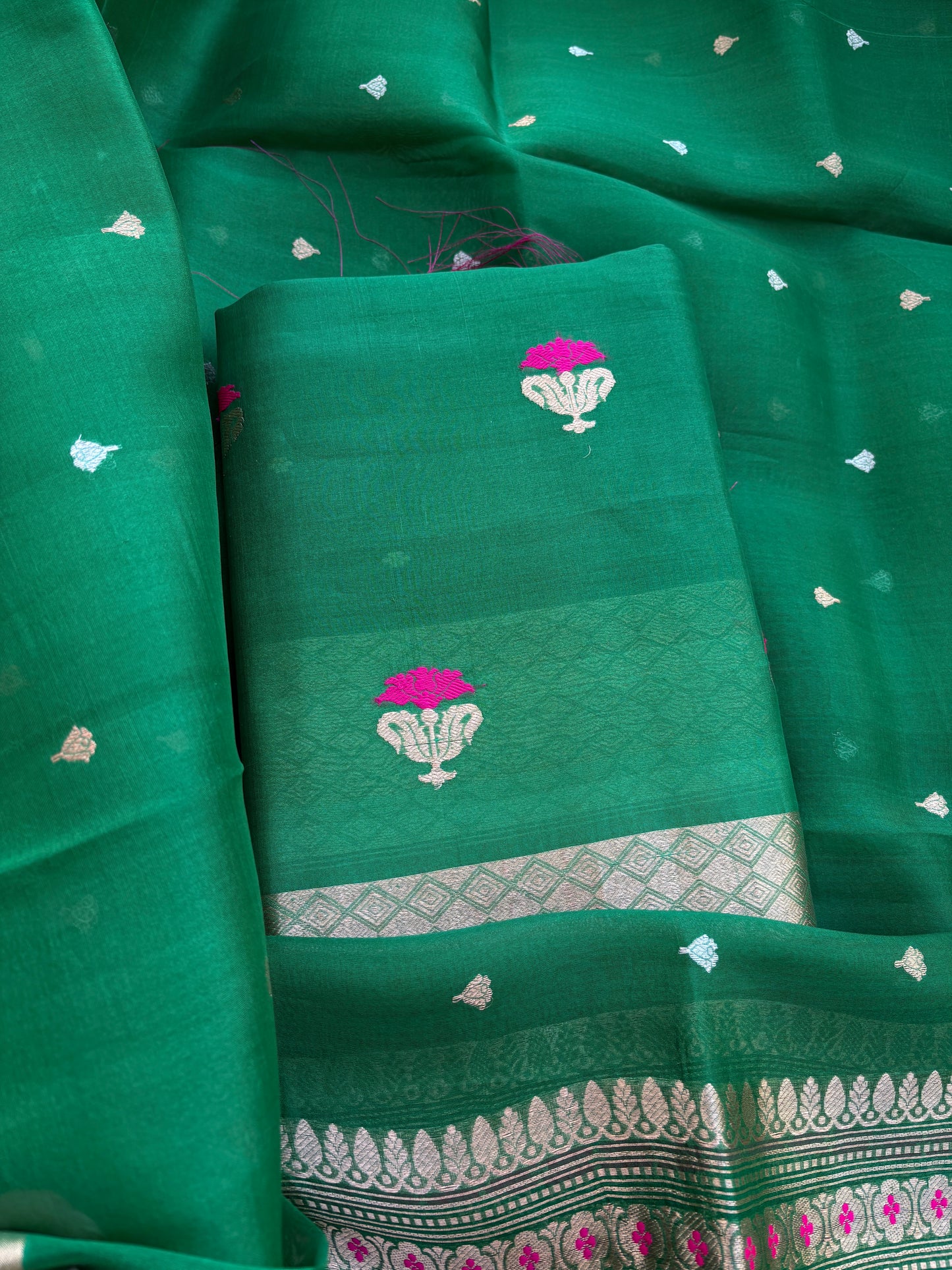 Green kora kadhwa silk suit  set