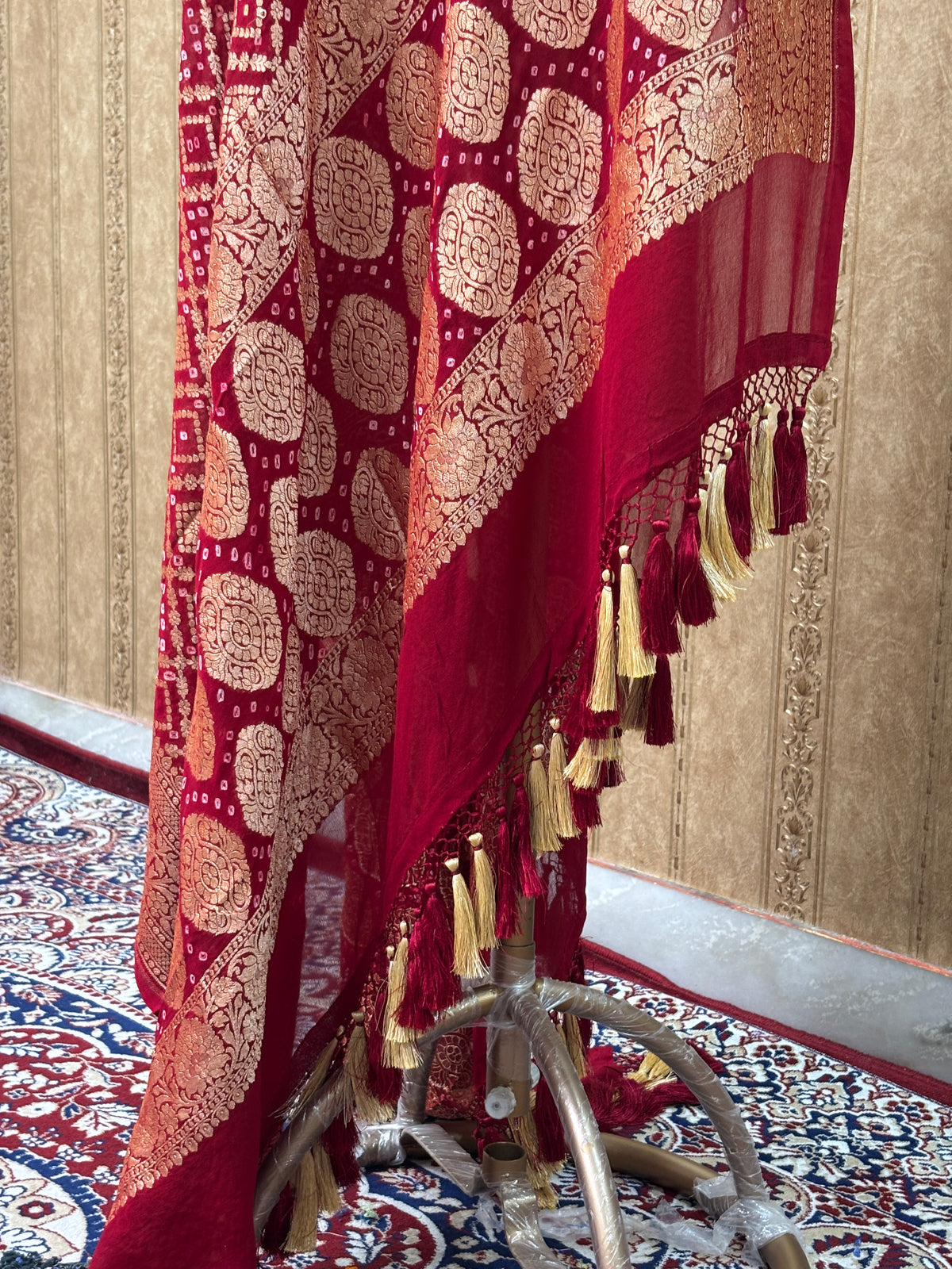 Maroon bandhani dupatta