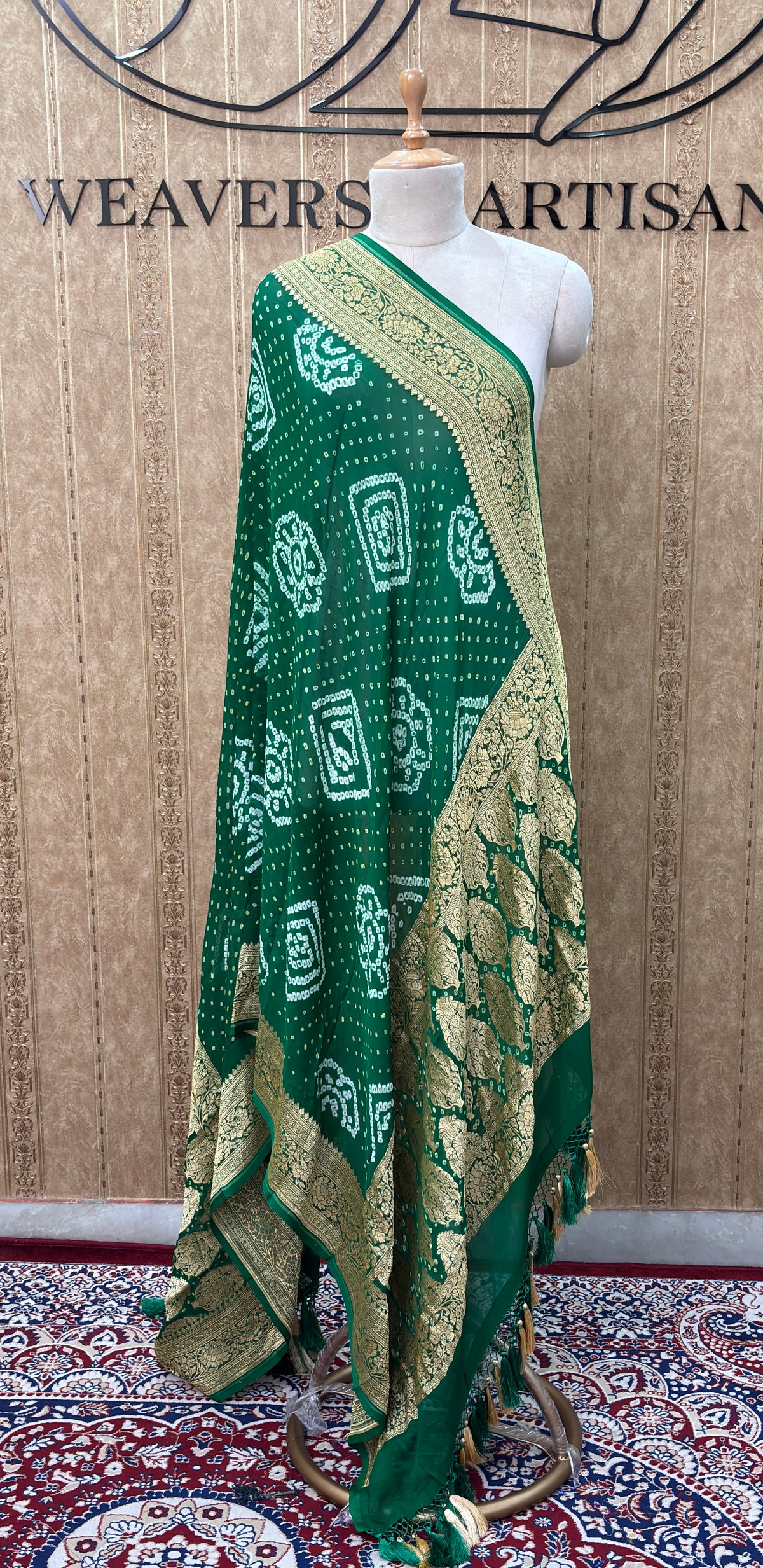 Green Khaddi georgette kadhwa border bandhani dupatta