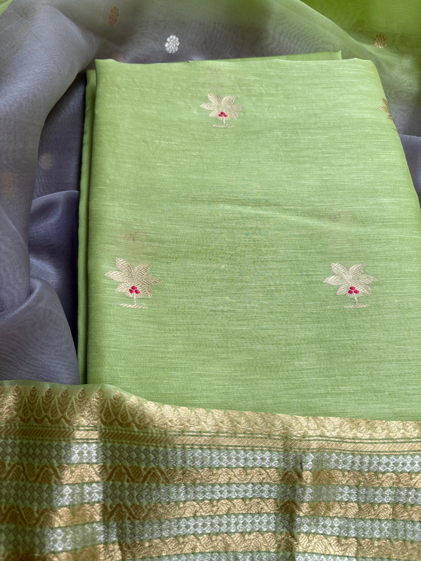 Green linen silk kurta, kora silk dupatta, plain bottom