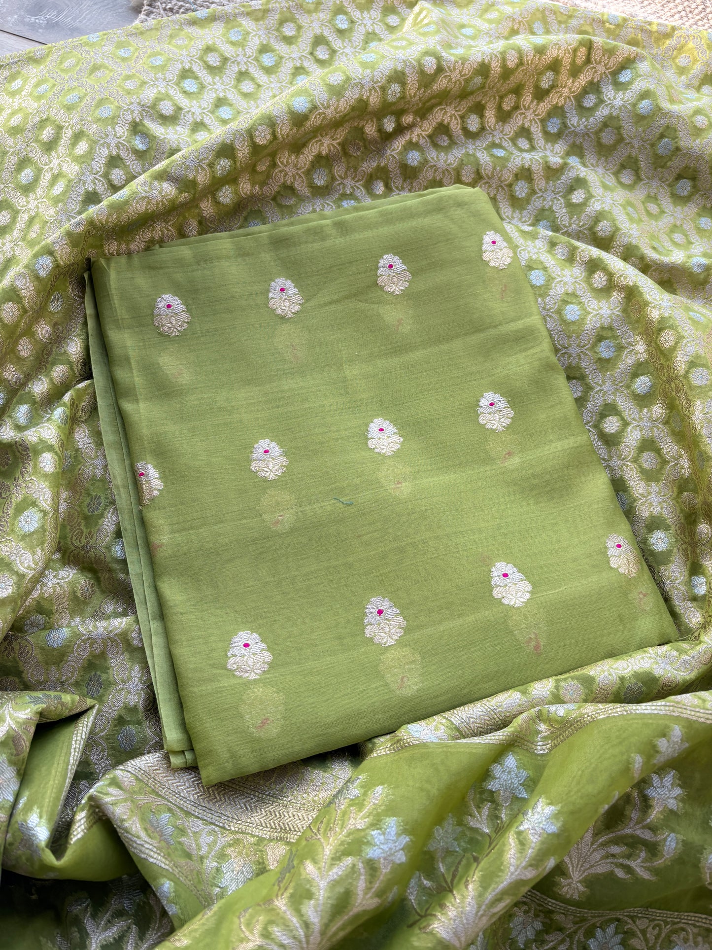 Green handloom silk with cutwork kora jaal dupatta