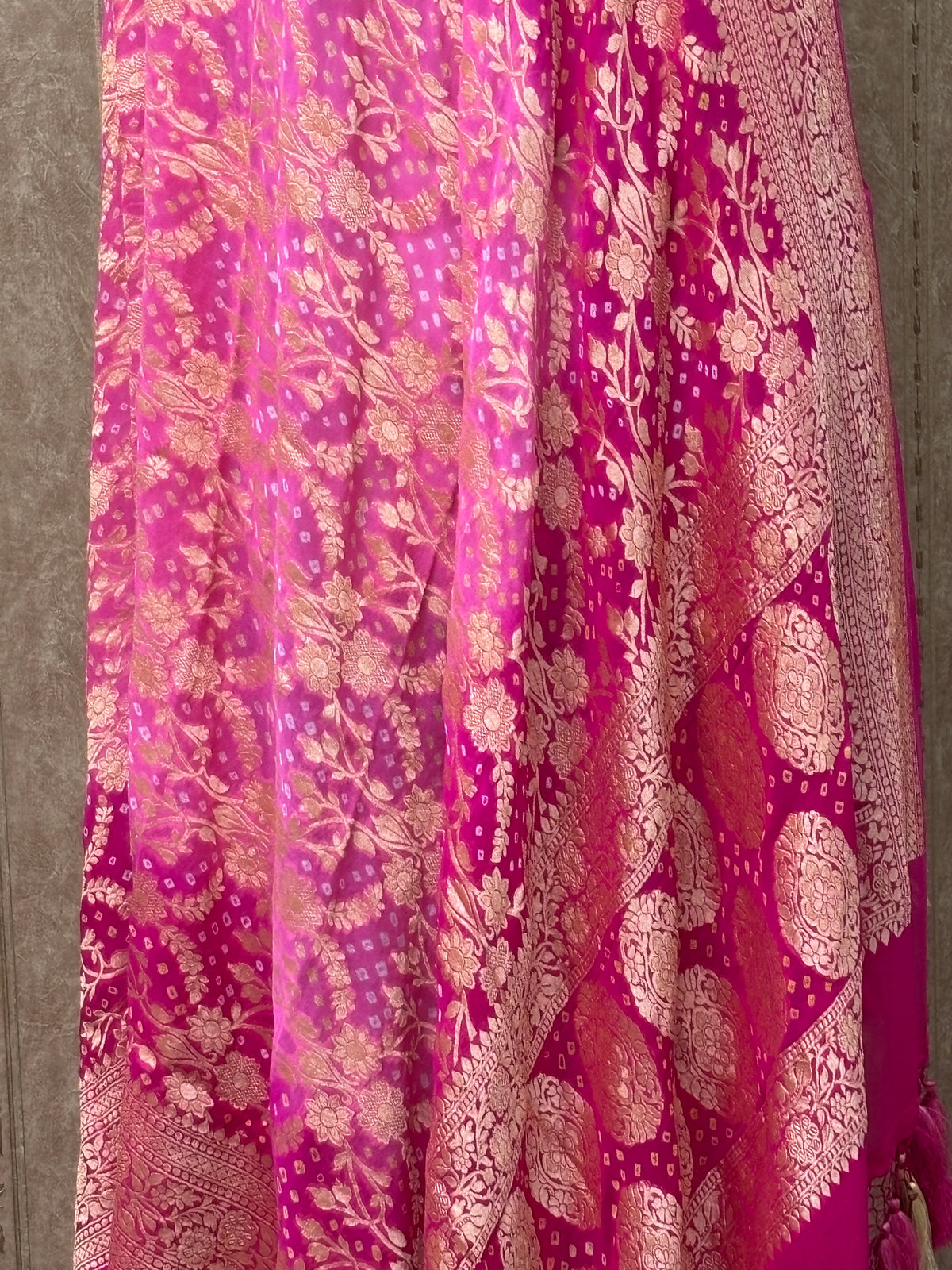Pink shaded Khaddi georgette bandhani dupatta