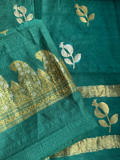 Green moonga silk meendar suit set.