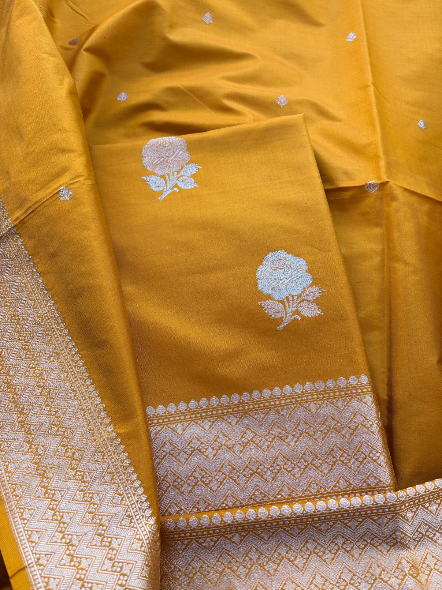 Yellow gold katan by katan suit set