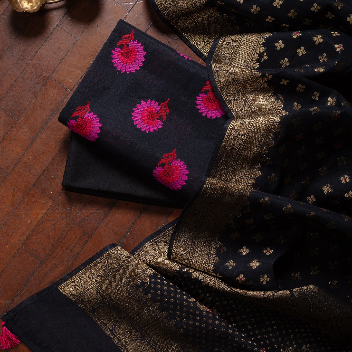 Flower weaving Black Suit Set with Zari work