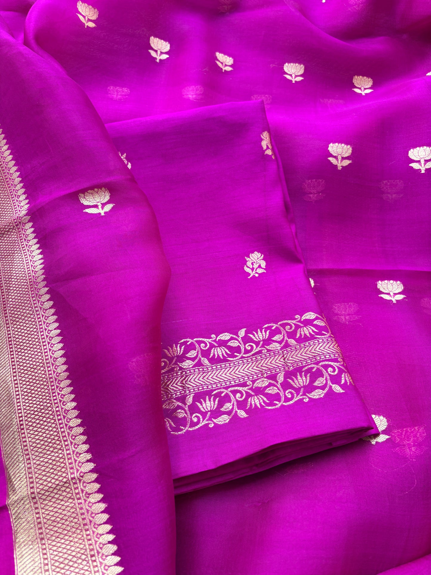 Magenta Chiniya silk with kora silk dupatta
