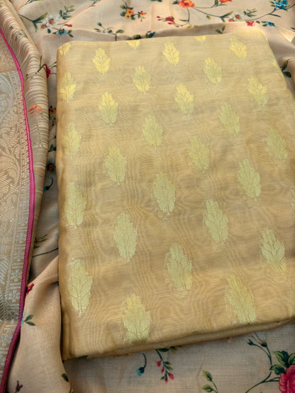 Beige kurta, digital print dupatta, plain bottom