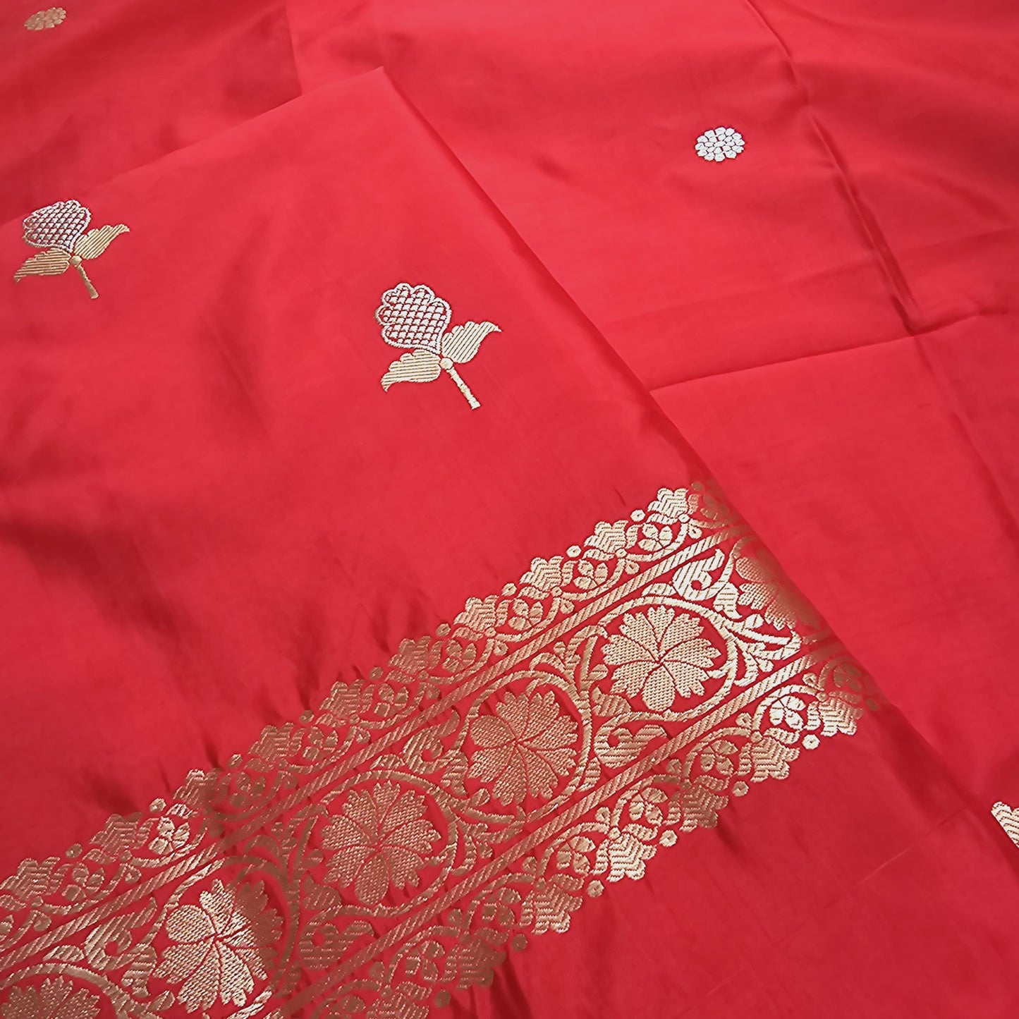 Red katan silk kadhwa weave sona Rupa 3 piece suit set.